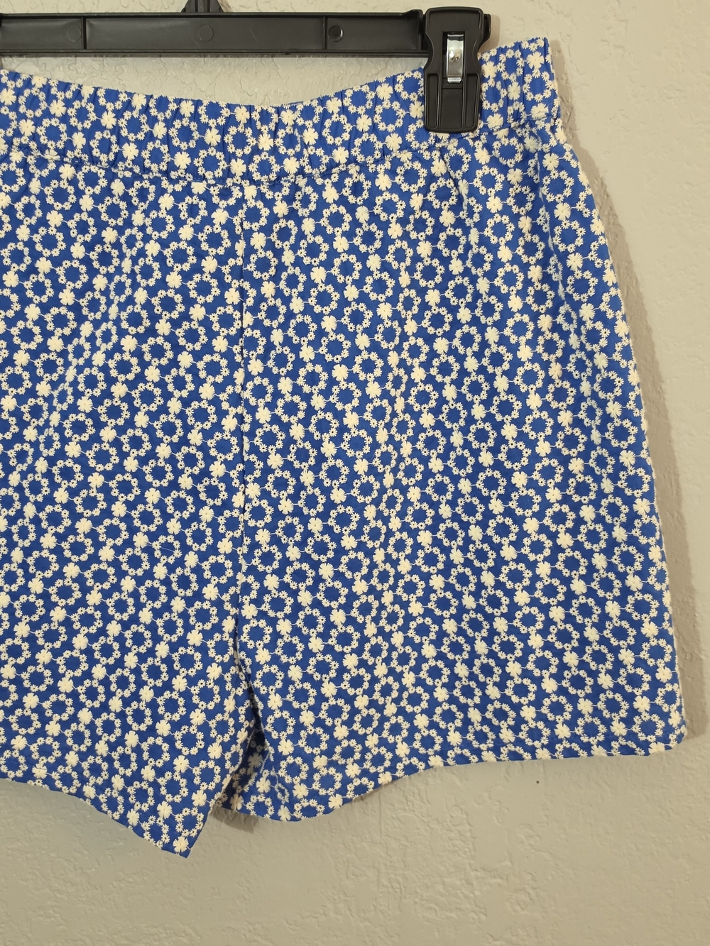 Skies Are Blue Embroidered Blue & White Pleated Shorts High Rise Womens Medium - Picture 4 of 8